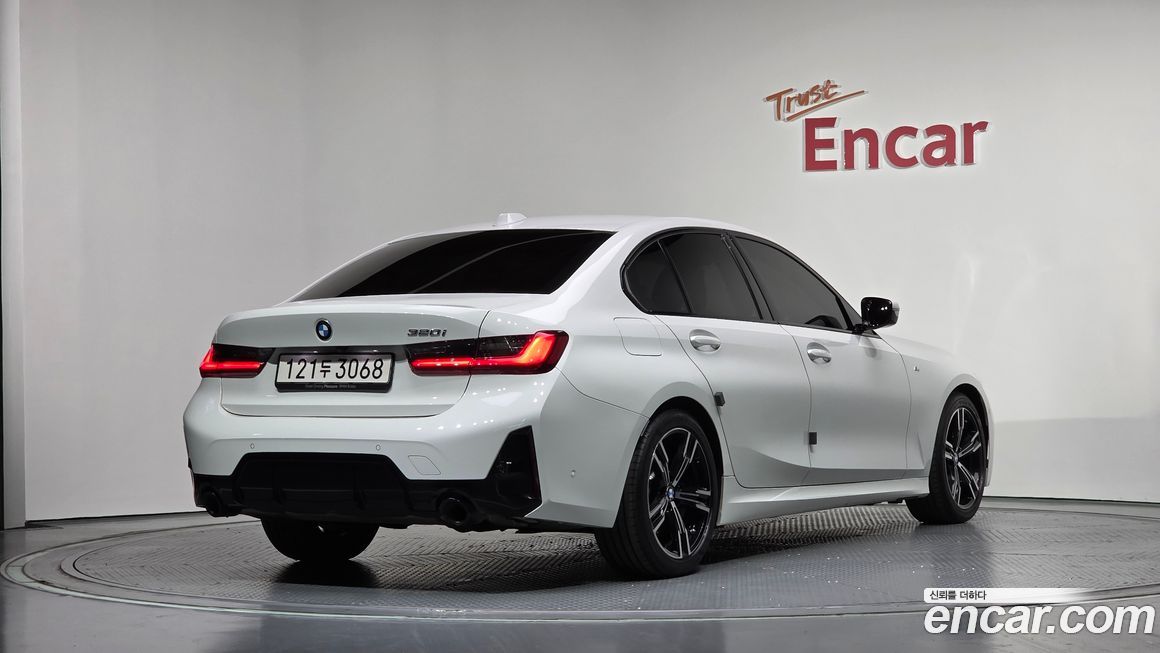 BMW 3-Series 320i M Sport, 2025