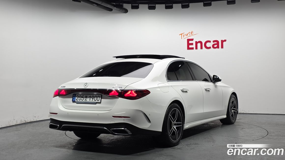Mercedes-Benz E-Class E300 4MATIC AMG Line, 2025
