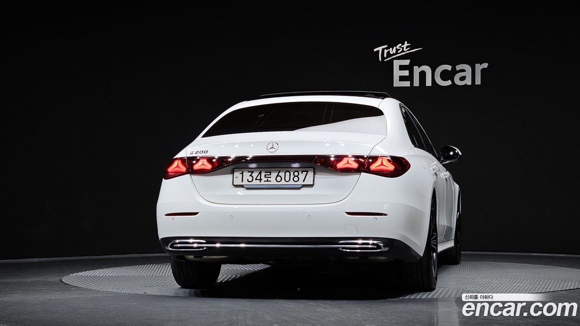 Mercedes-Benz E-Class E200 Avantgarde, 2025