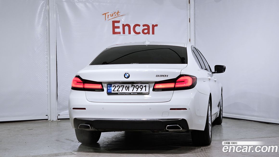 BMW 5-Series 530i Luxury, 2022