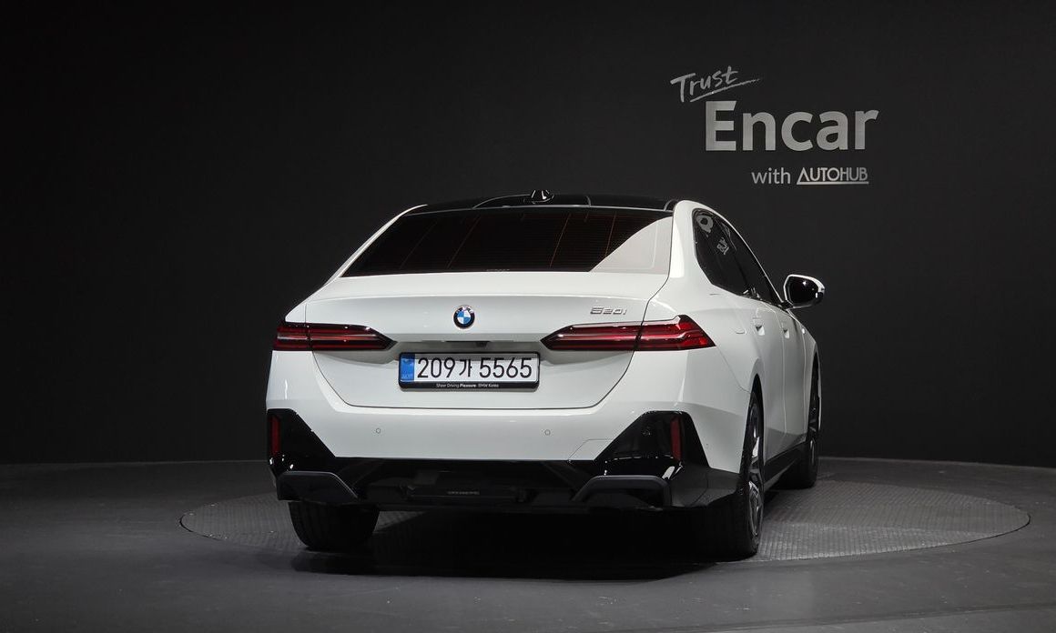 BMW 5-Series 520i M Sport, 2025
