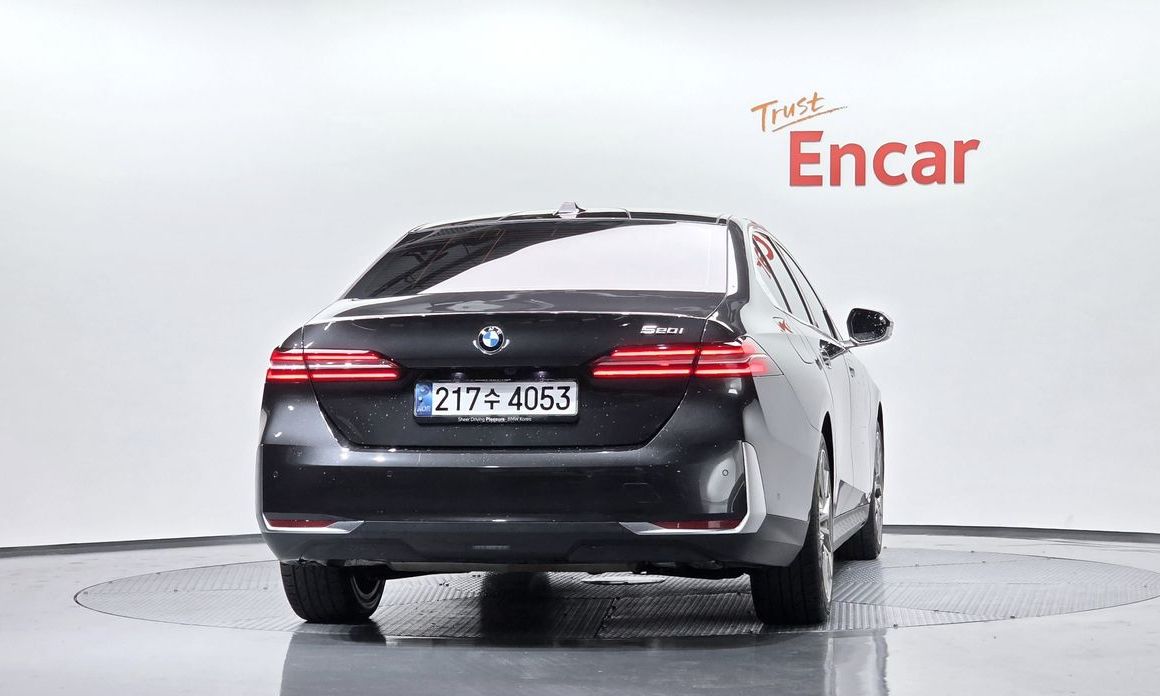 BMW 5-Series 520i, 2024