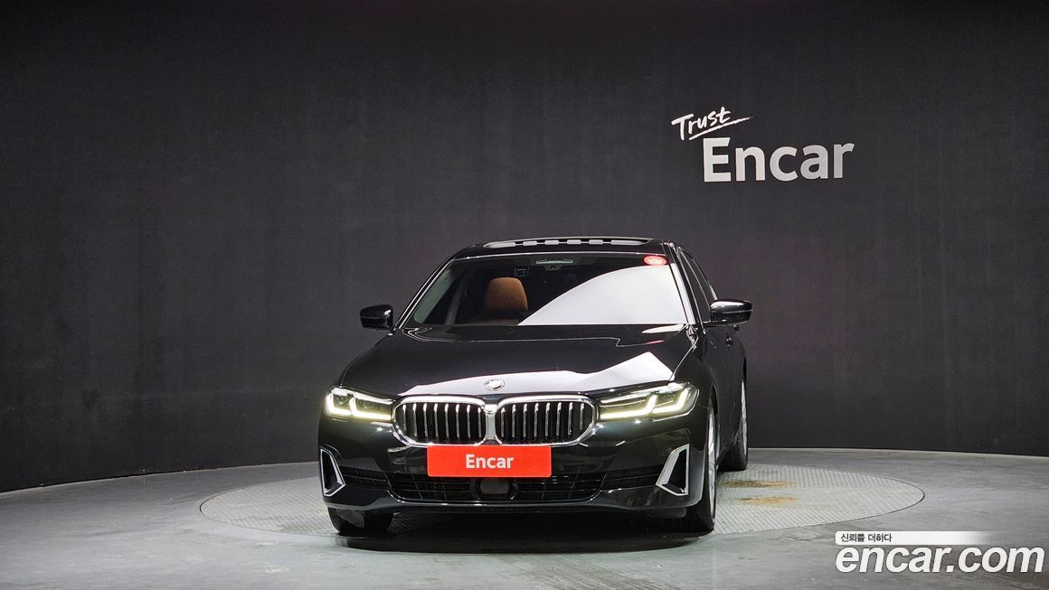 BMW 5-Series 520i Luxury, 2023