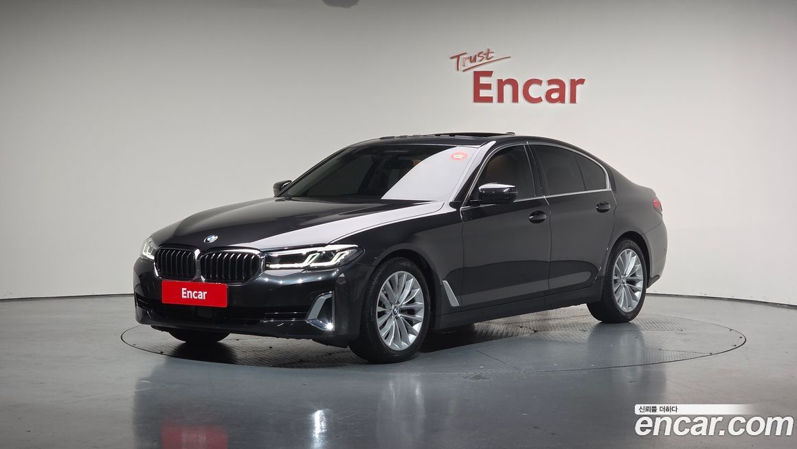 BMW 5-Series 520i Luxury, 2023