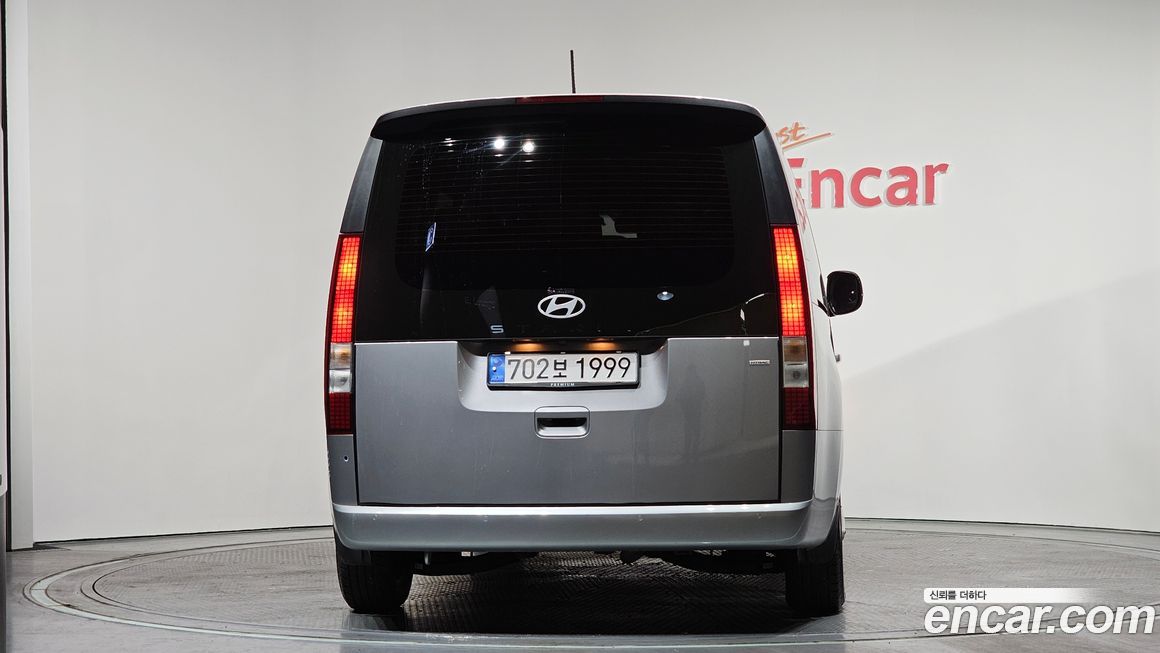 Hyundai Staria 4WD Tourer 11-Seater, 2025
