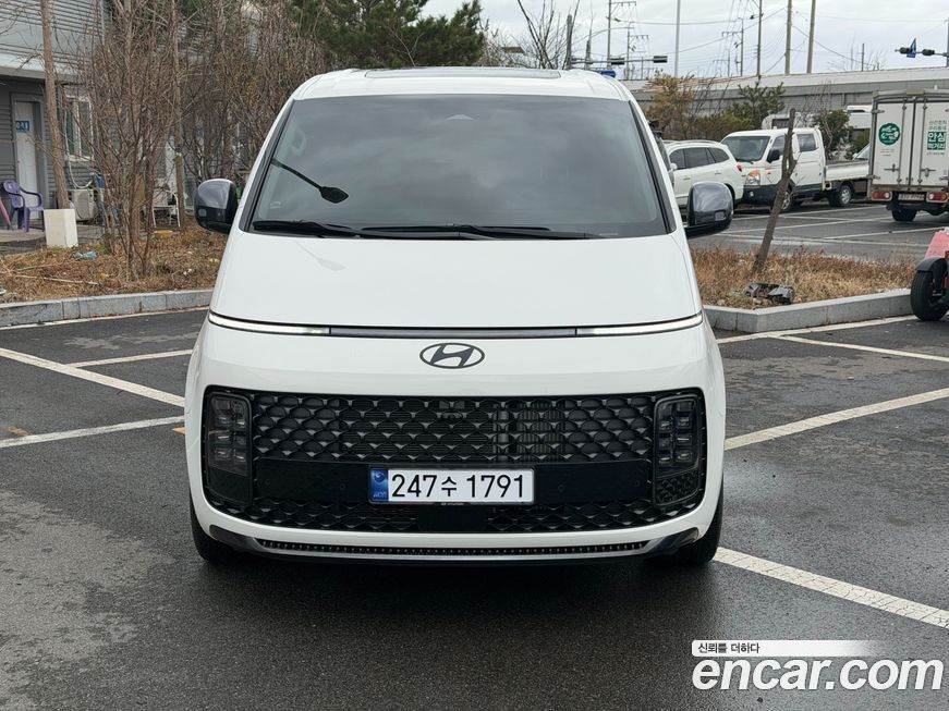 Hyundai Staria 4WD Lounge 9-Seater, 2025