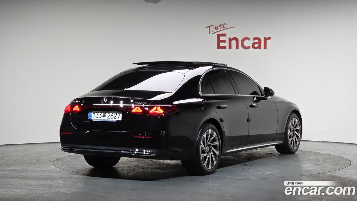 Mercedes-Benz E-Class E300 4MATIC Exclusive, 2025