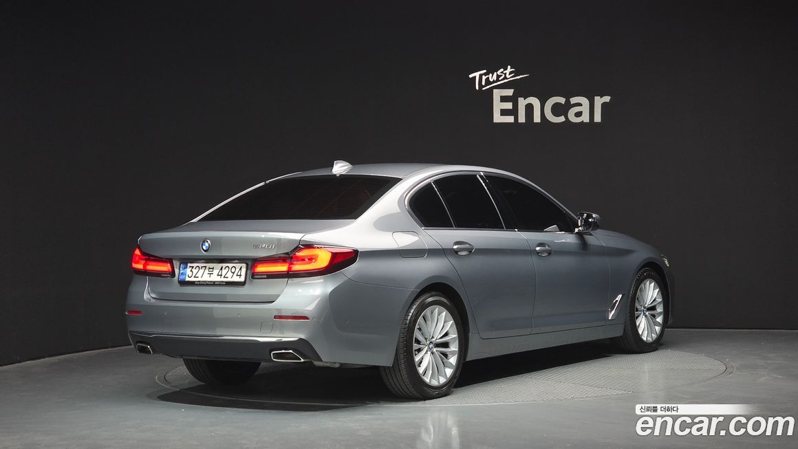 BMW 5-Series 520i Luxury, 2023