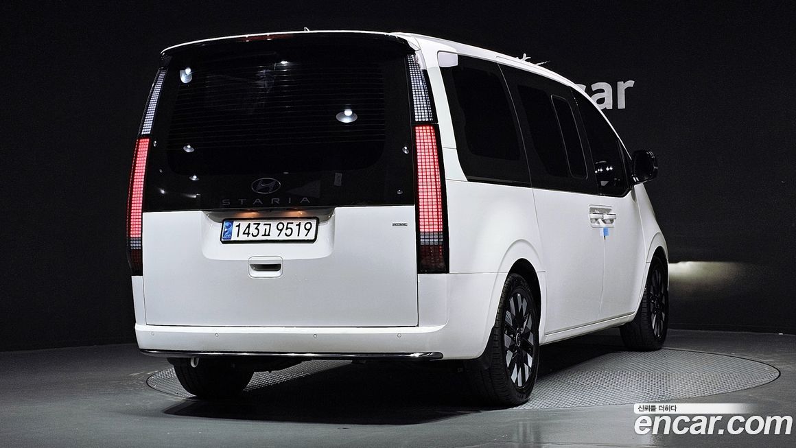 Hyundai Staria 4WD Lounge 9-Seater, 2025