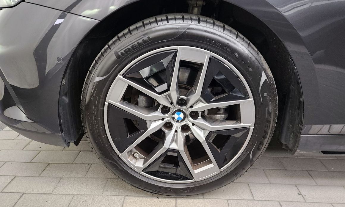 BMW 5-Series 520i, 2024