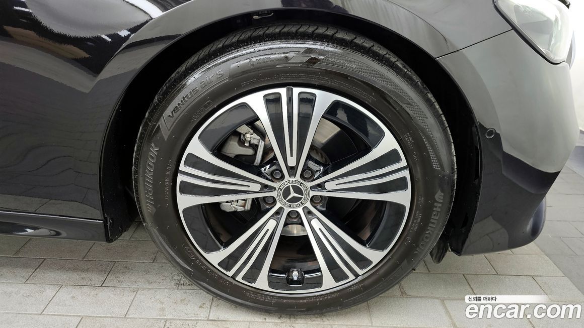 Mercedes-Benz E-Class E200 Avantgarde, 2024