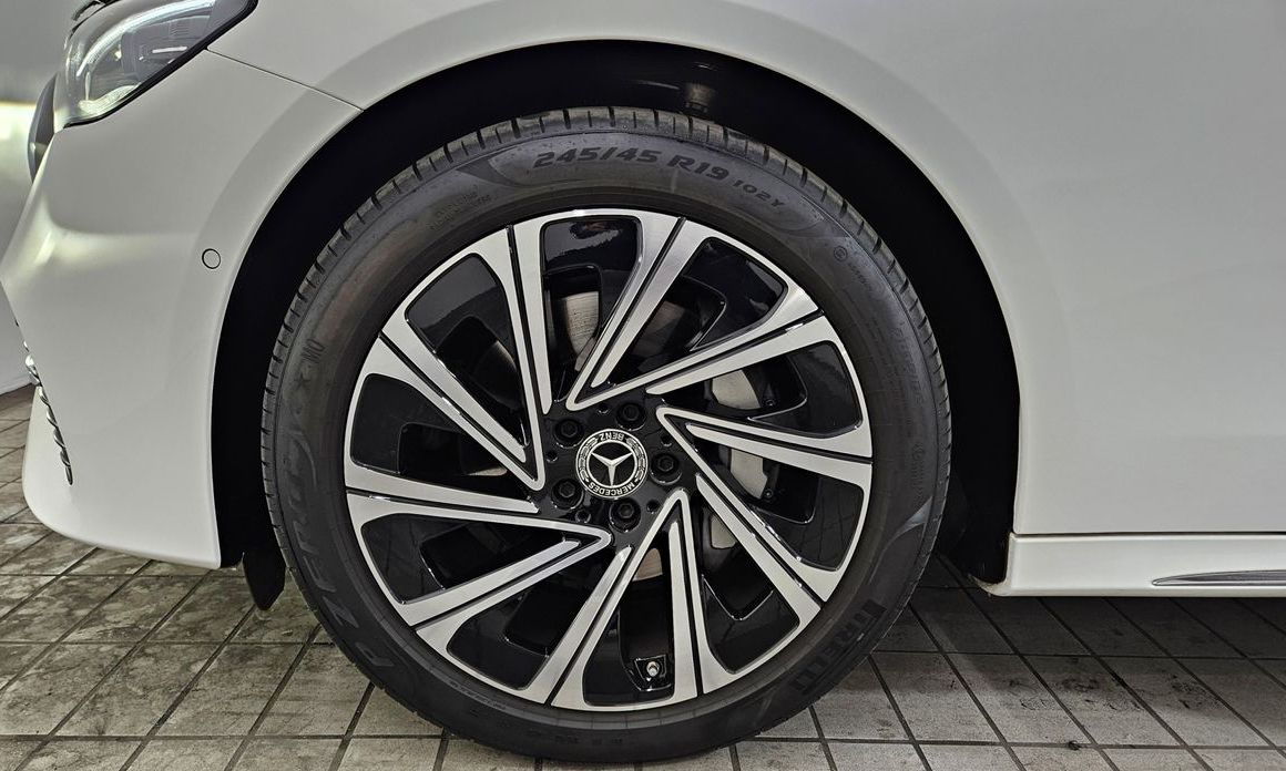 Mercedes-Benz E-Class E300 4MATIC Exclusive, 2024