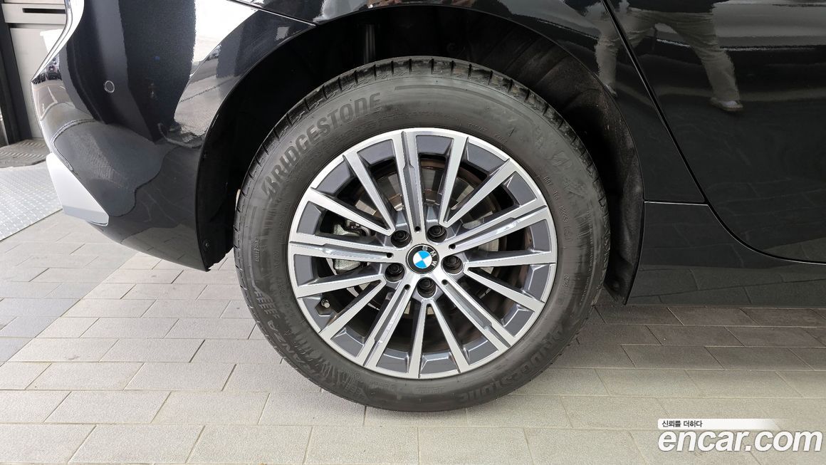 BMW 2-Series 220i Luxury, 2025