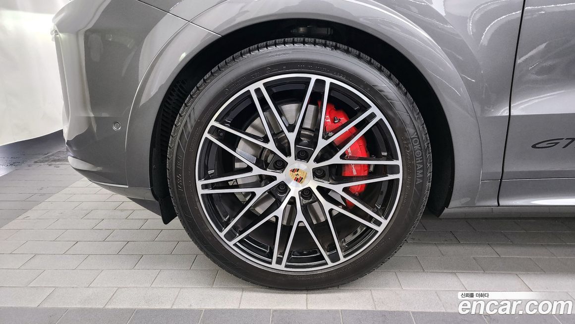 Porsche Cayenne 4.0 GTS Coupe, 2025