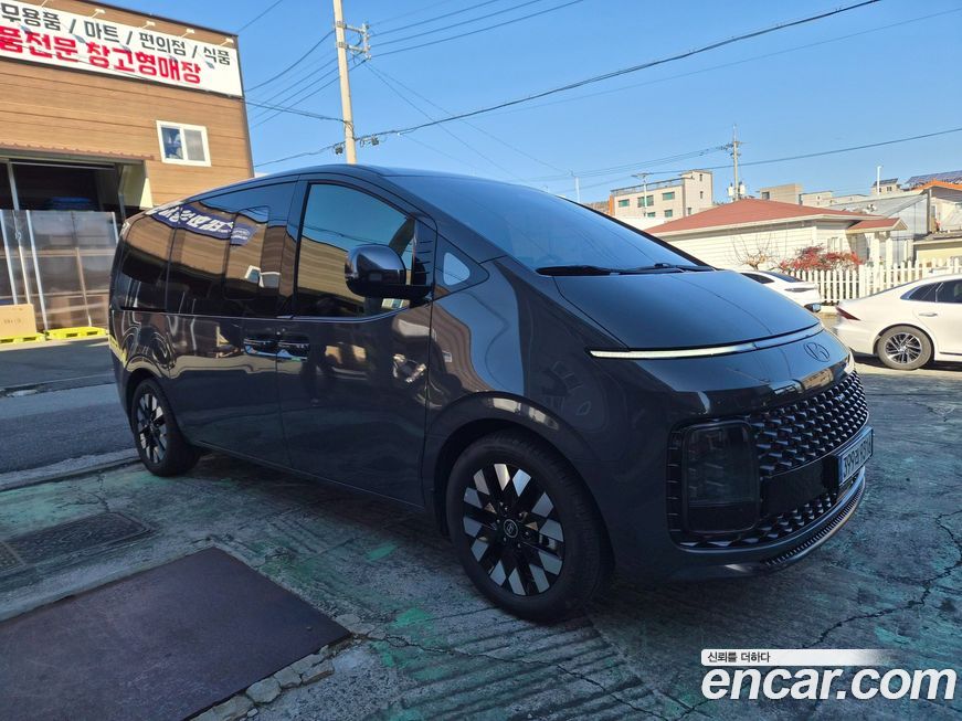 Hyundai Staria 4WD Lounge 9-Seater, 2025