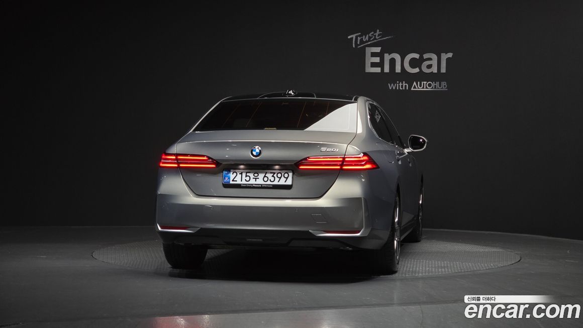 BMW 5-Series 520i, 2025