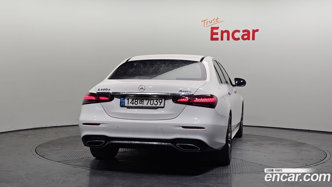 Mercedes-Benz E-Class E220d 4MATIC AMG Line, 2022