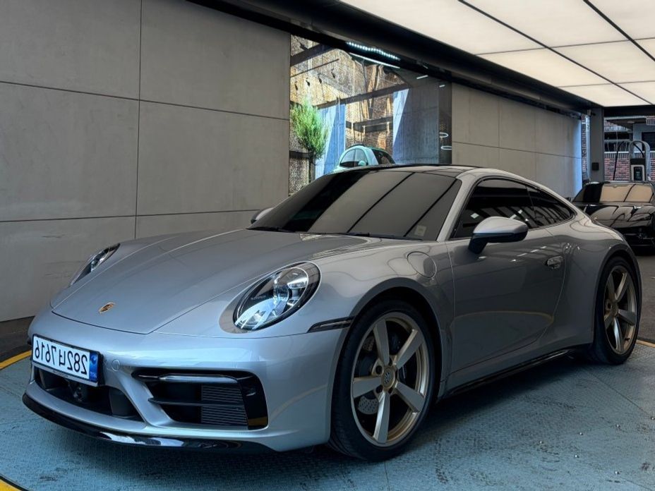 Porsche 911 Carrera, 2024