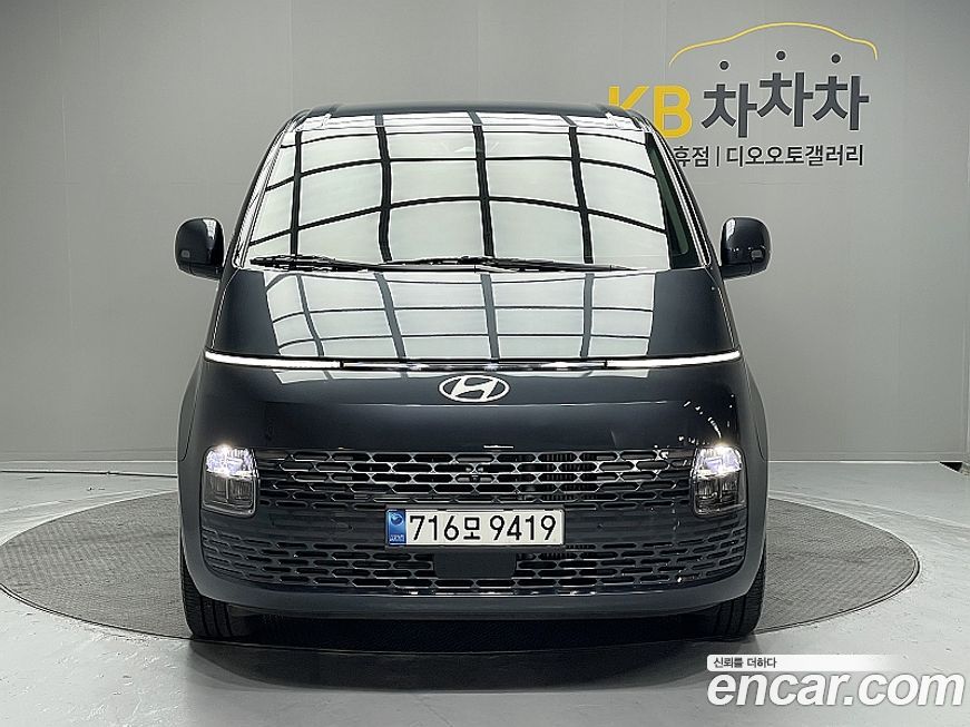 Hyundai Staria Tourer 11-Seater, 2025