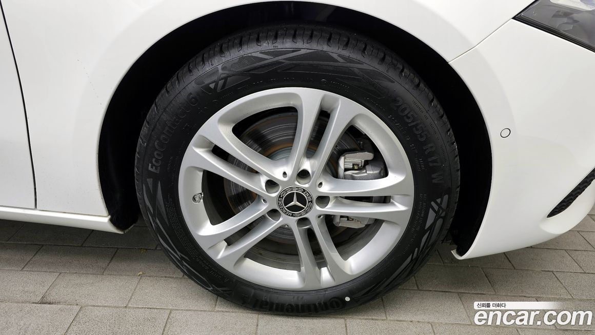 Mercedes-Benz A-Class A220 Hatchback, 2025