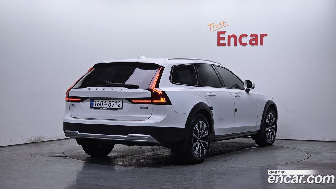 Volvo V90 B5 Ultimate AWD, 2024