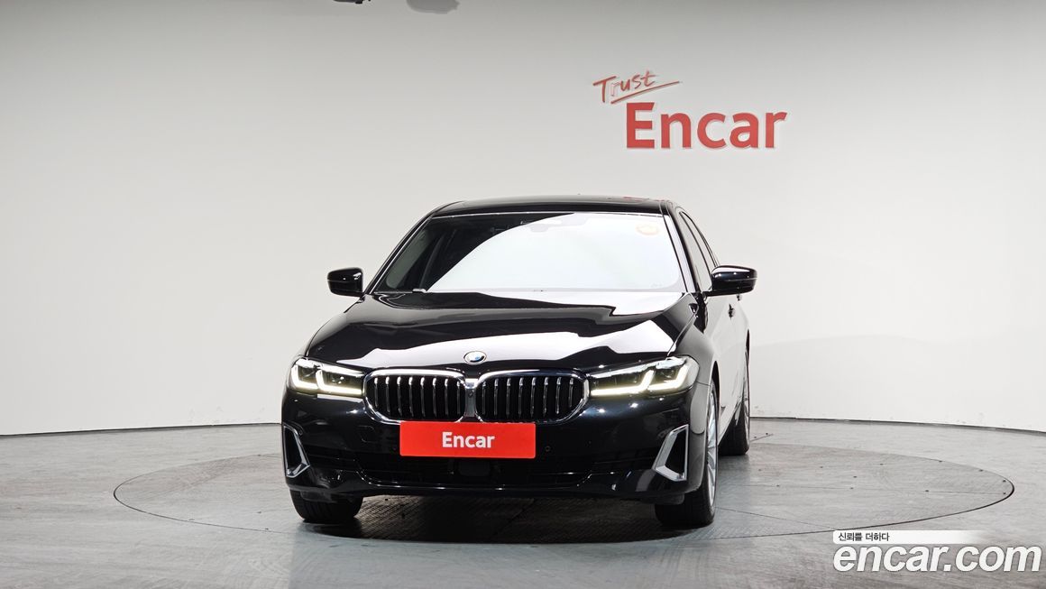 BMW 5-Series 520i Luxury, 2023