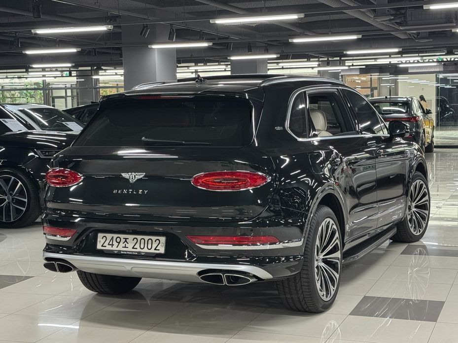 Bentley Bentayga 4.0 V8 EWB First Edition, 2024