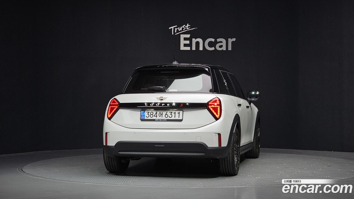 Mini Cooper 5 Door Favoured, 2025