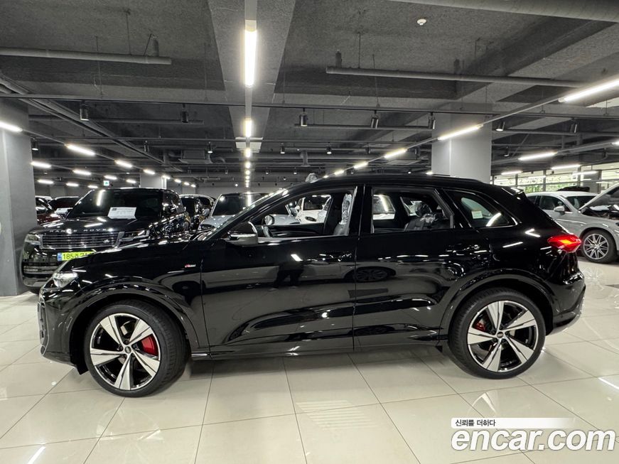 Audi Q5 40 TDI Quattro S Line Black Edition, 2025