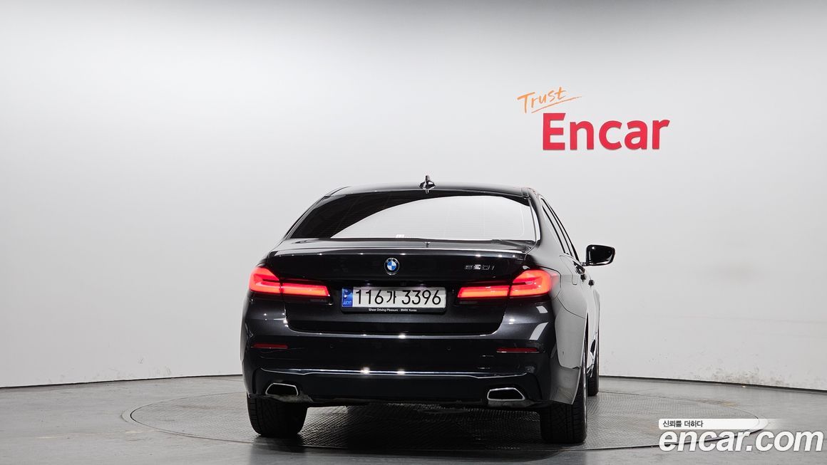 BMW 5-Series 520i Luxury, 2023