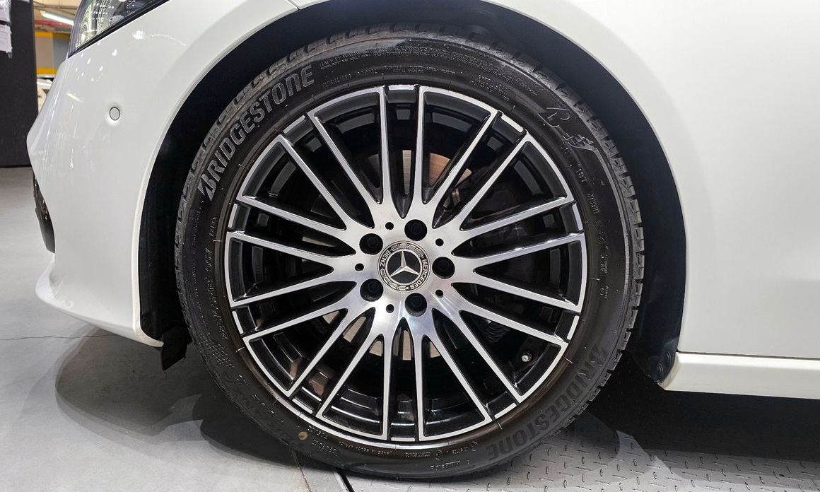 Mercedes-Benz C-Class C300 4MATIC Avantgarde, 2024