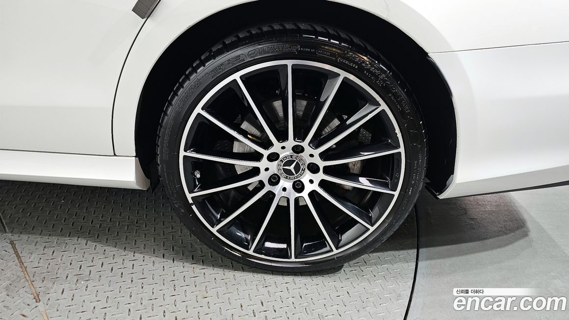 Mercedes-Benz E-Class E350 4MATIC AMG Line, 2023