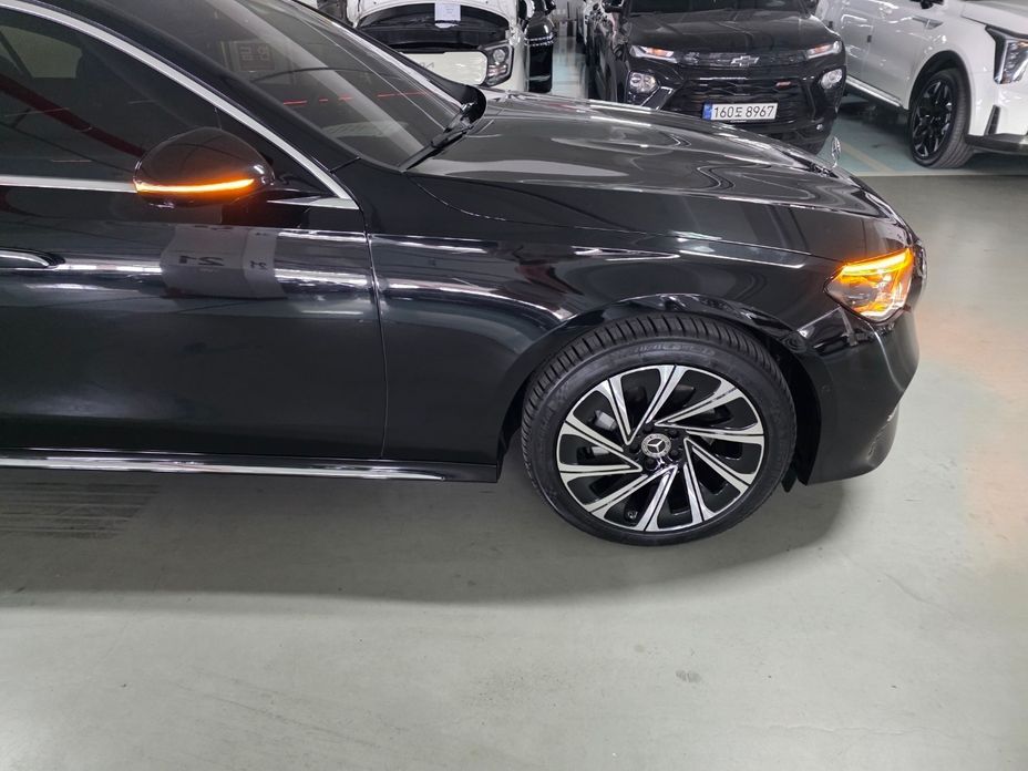 Mercedes-Benz E-Class E300 4MATIC Exclusive, 2024