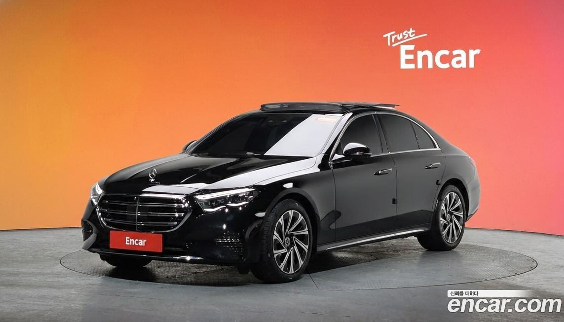 Mercedes-Benz E-Class E300 4MATIC Exclusive, 2025