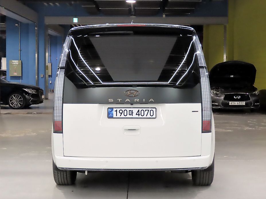 Hyundai Staria 4WD Lounge 9-Seater, 2024