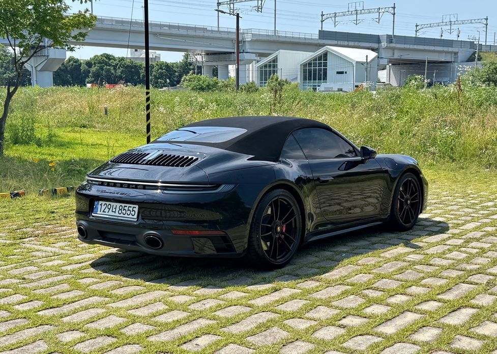 Porsche 911 Carrera 4 GTS Cabriolet, 2022