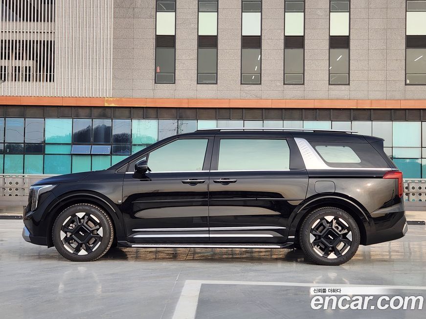 Kia Carnival 9-Seater Signature, 2024