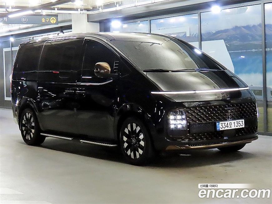Hyundai Staria Lounge 7-Seater, 2025