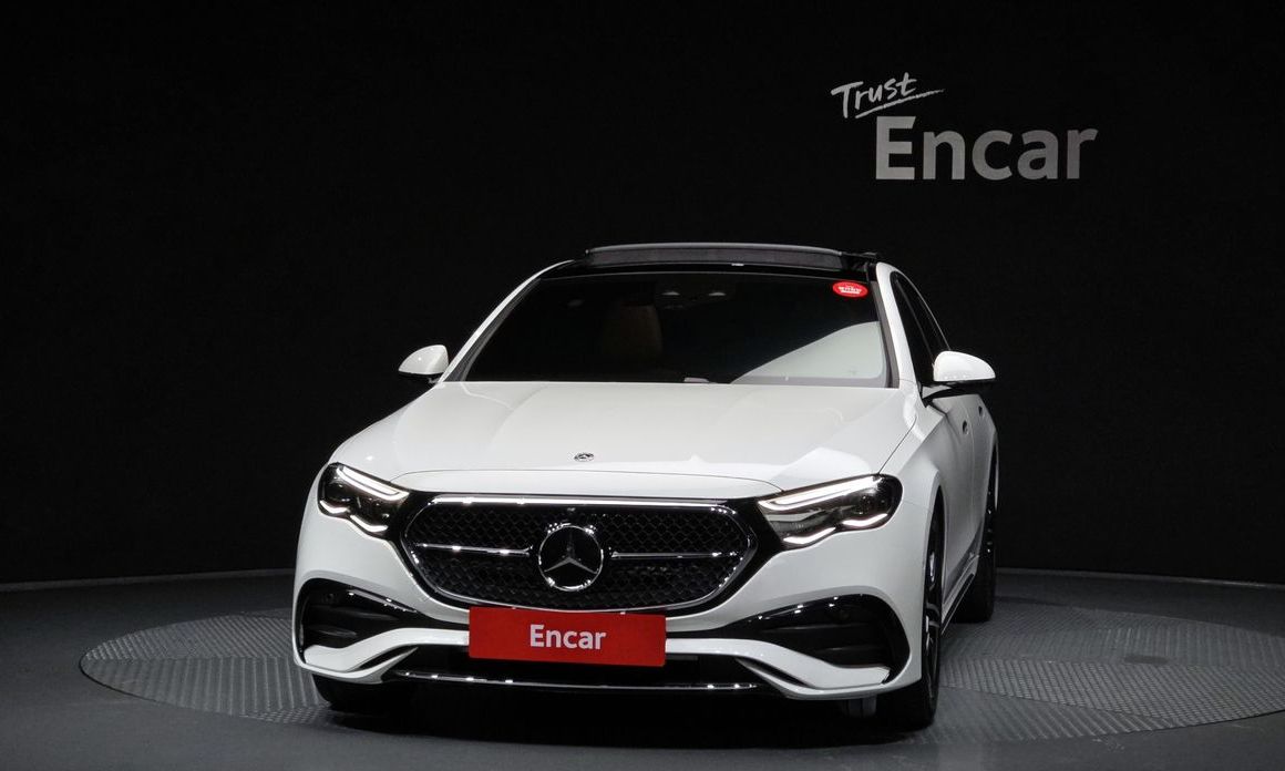 Mercedes-Benz E-Class E300 4MATIC AMG Line, 2025