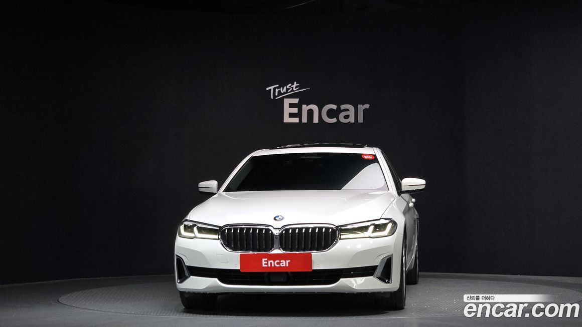 BMW 5-Series 520i Luxury, 2023