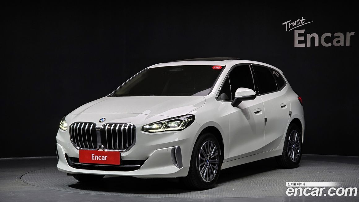 BMW 2-Series 220i Luxury, 2023