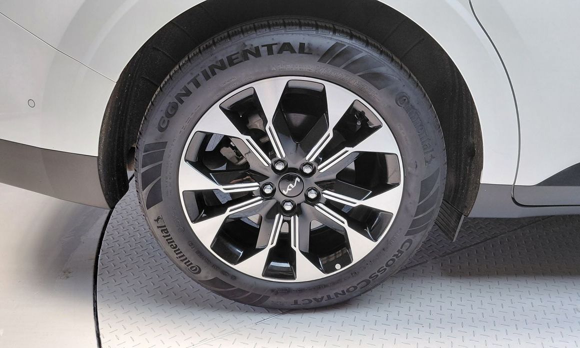 Kia Carnival 7-Seater Signature, 2023