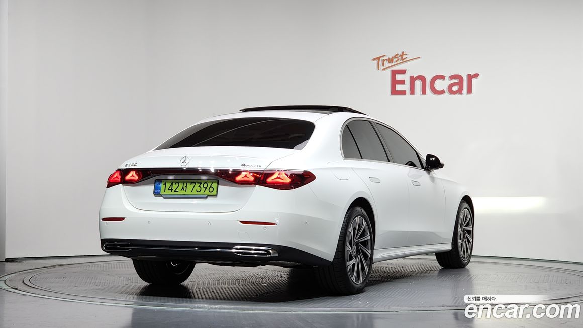 Mercedes-Benz E-Class E300 4MATIC Exclusive, 2026