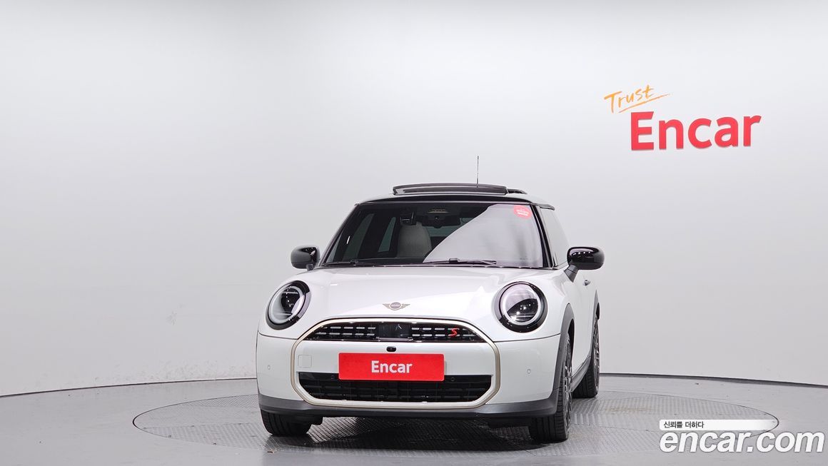 Mini Cooper Favoured, 2025