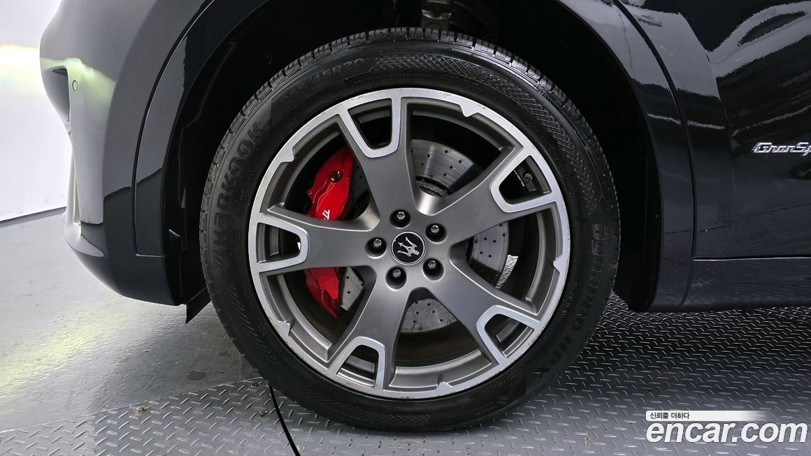 Maserati Levante 3.0 AWD Modena, 2021