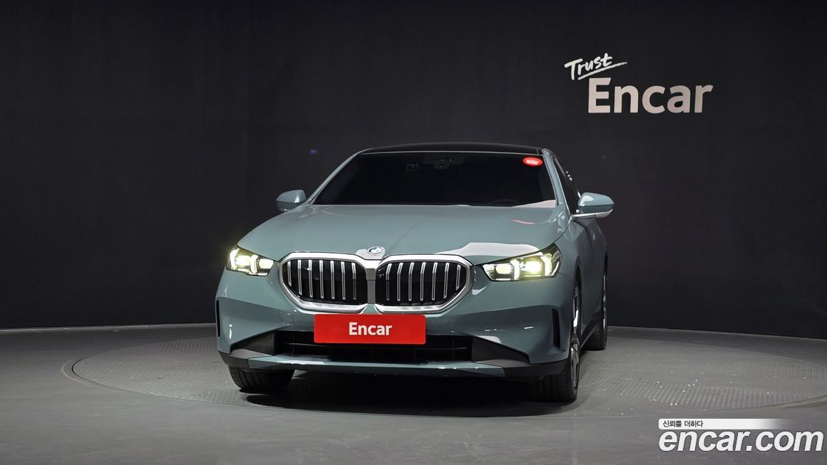 BMW 5-Series 520i, 2024