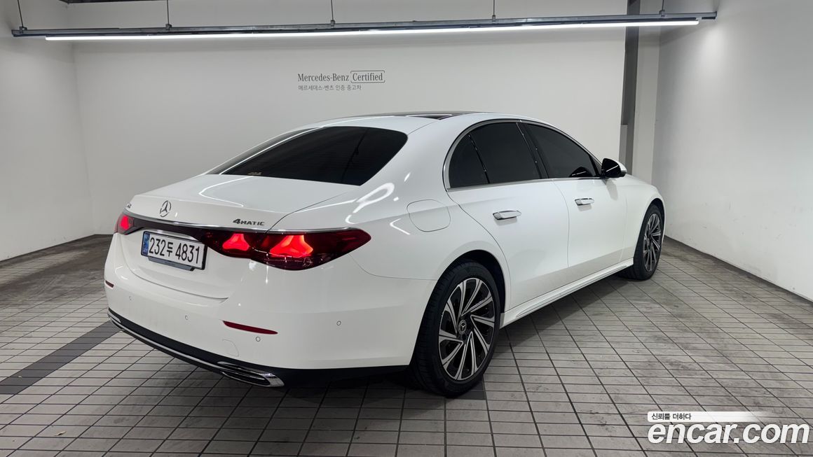 Mercedes-Benz E-Class E300 4MATIC Exclusive, 2025