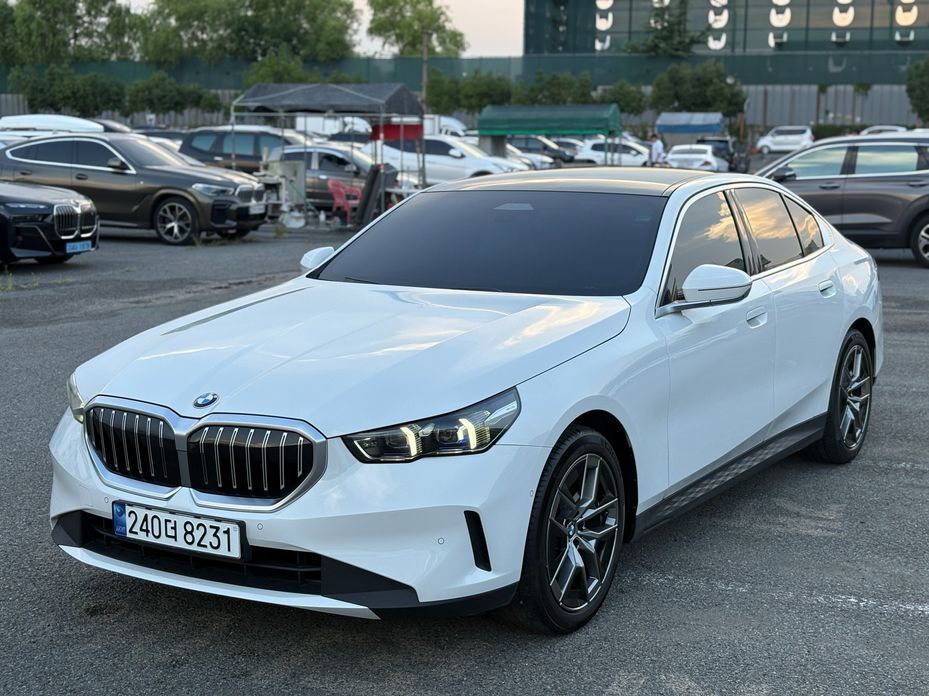 BMW 5-Series 520i, 2024