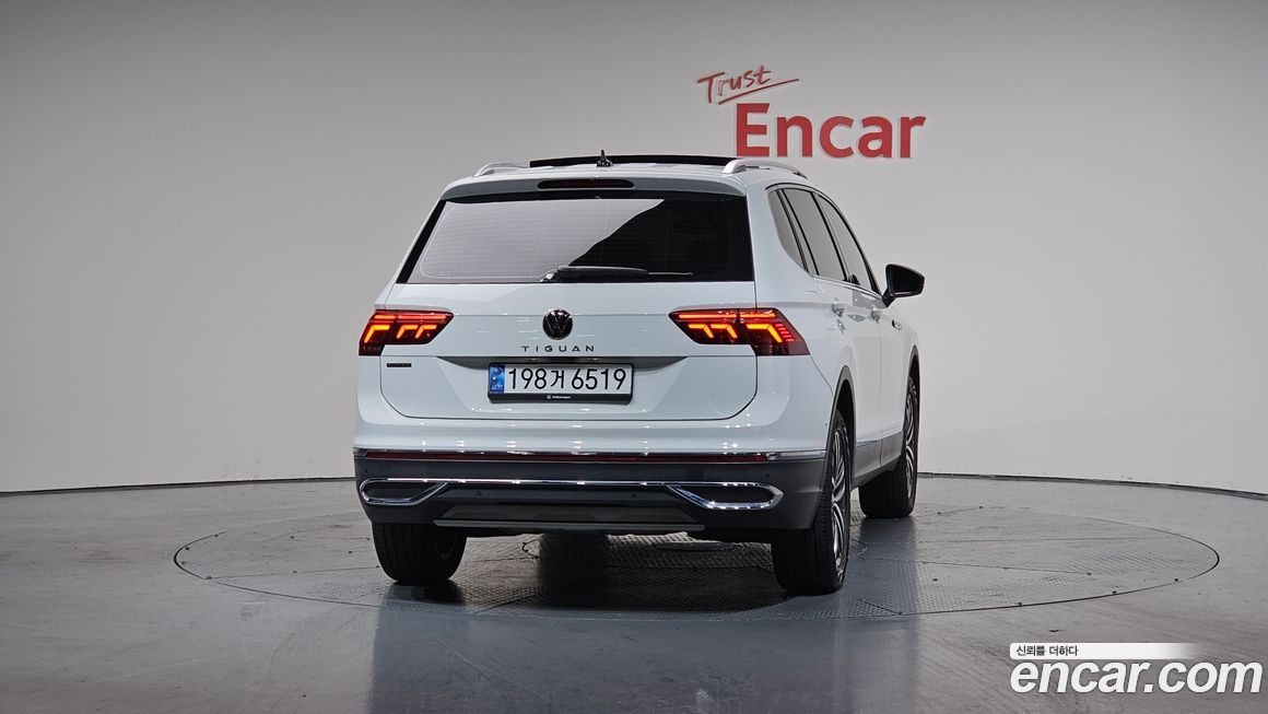 Volkswagen Tiguan 2.0 TSI Prestige, 2024