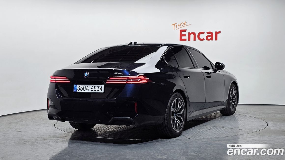 BMW 5-Series 520i, 2026